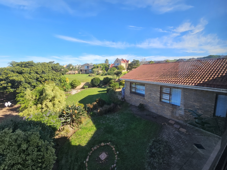 3 Bedroom Property for Sale in Wavecrest Eastern Cape